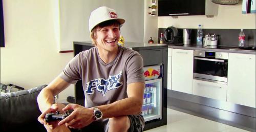 Tadek B�a�usiak oprowadza po swoich czterech k�tach