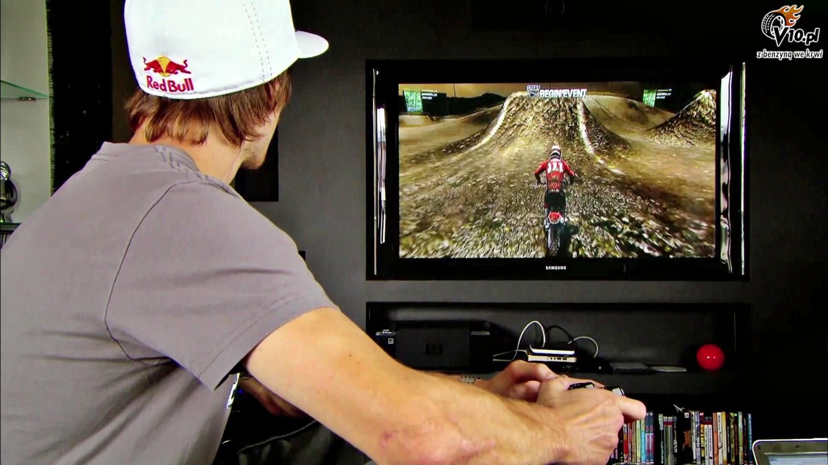 Tadek B�a�usiak oprowadza po swoich czterech k�tach