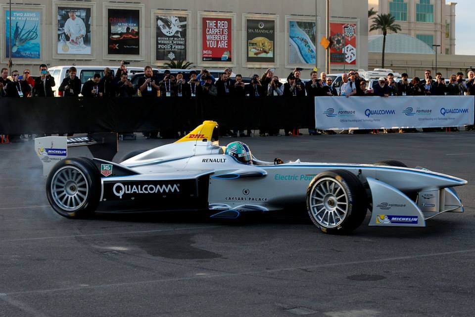 Bolid Formuy E na ulicach Las Vegas. Zobacz wideo