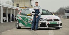 Jerzy Dudek zafascynowany wycigami samochodowymi po udanym wystpie w Volkswagen Castrol Cup