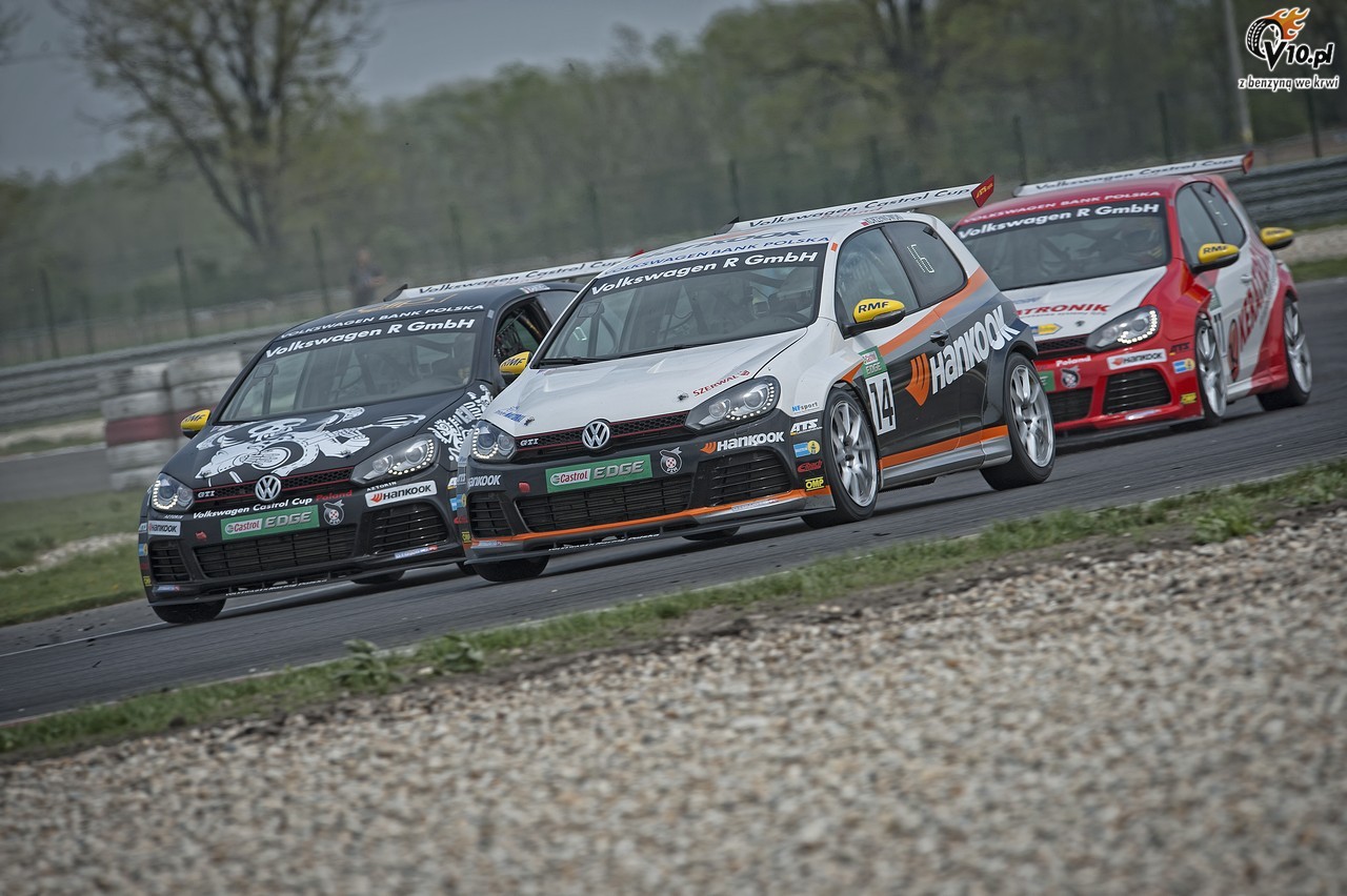 Volkswagen Castrol Cup: Efektowne zwycistwo Lisowskiego w drugich zawodach na Slovakia Ringu