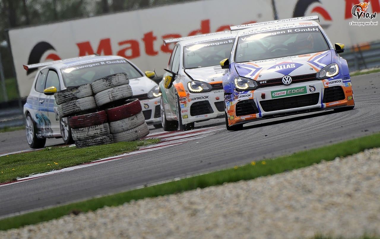 Volkswagen Castrol Cup: Efektowne zwycistwo Lisowskiego w drugich zawodach na Slovakia Ringu