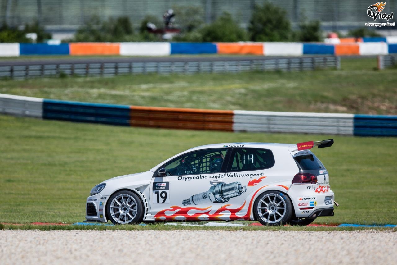 VW Castrol Cup: Kupcikas, Fluch i Kruger liderami przed pmetkiem sezonu. Co mwi?
