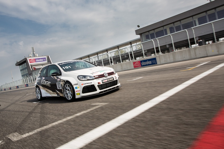 Volkswagen Castrol Cup: 23 kierowcw zaliczyo przedsezonowe testy na Slovakia Ringu