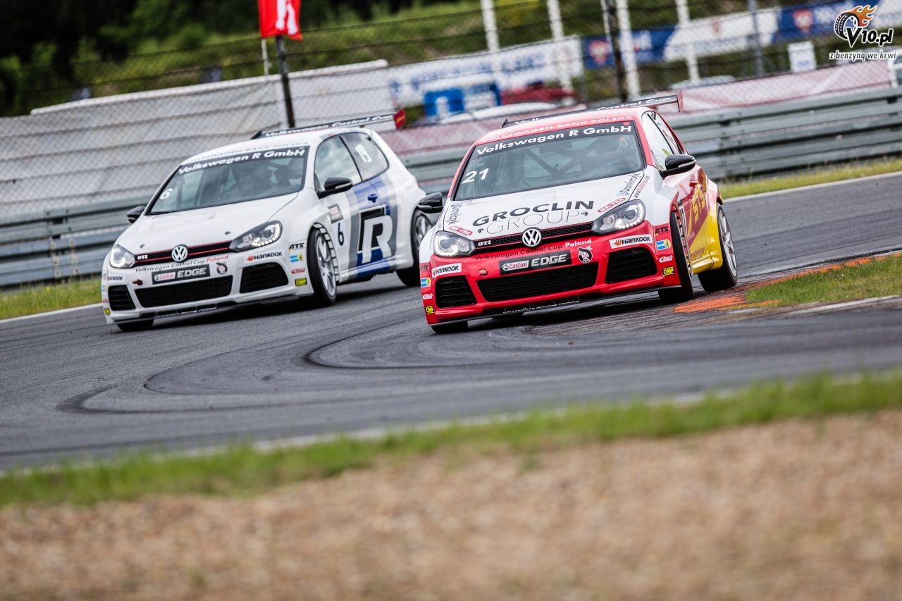 Volkswagen Castrol Cup w Moście - pojedynek Jerzego Dudka i Svena Hannawalda