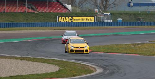 VW Golf Cup: Kruger o wos przed Fluchem w drugim wycigu na Oschersleben