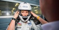 Agnieszka Szulim jedzi wycigowym Golfem