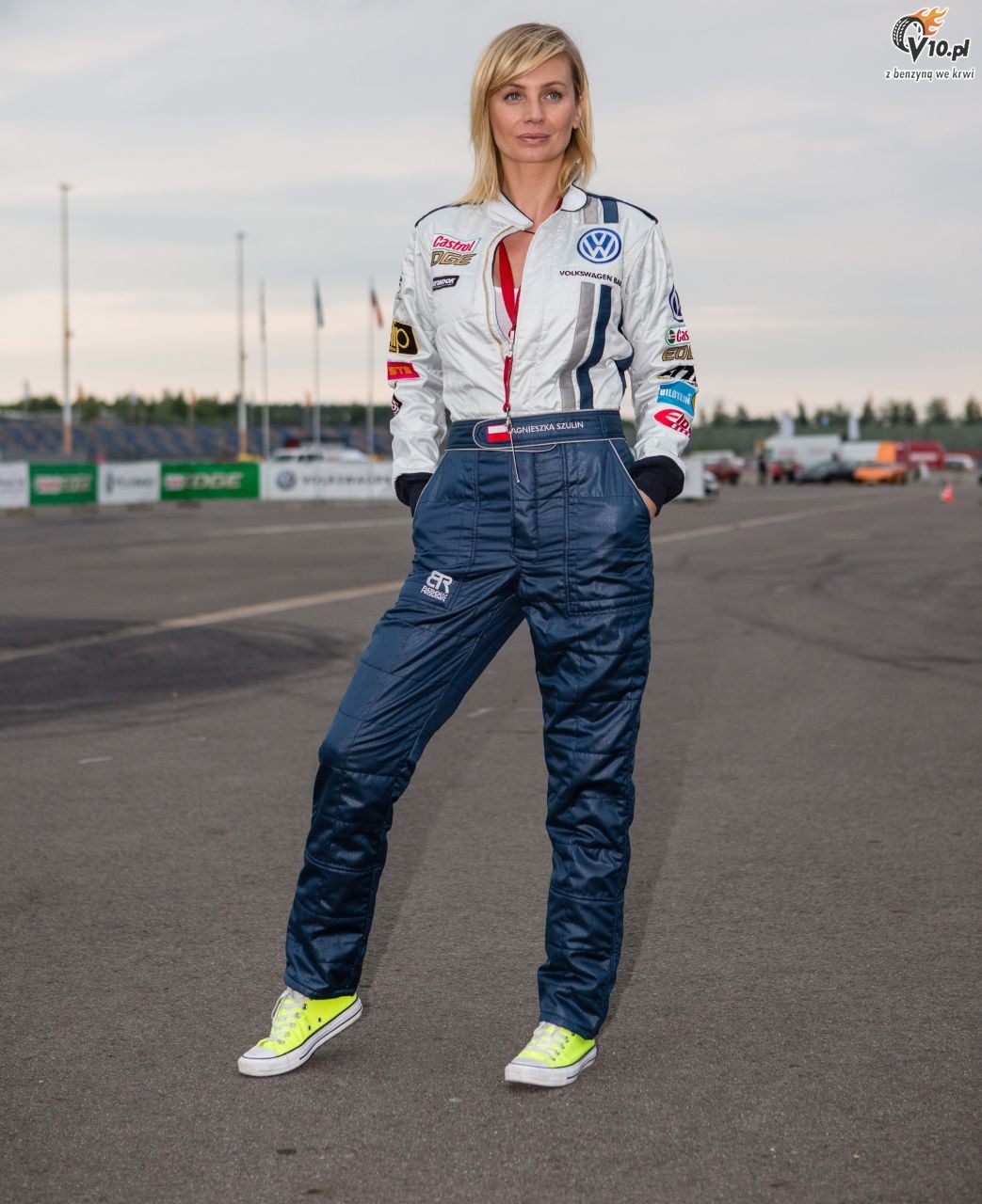 Agnieszka Szulim jedzi wycigowym Golfem