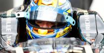 GP2, Sepang: Dublet Lotus GP w sprincie. Valsecchi dachowa