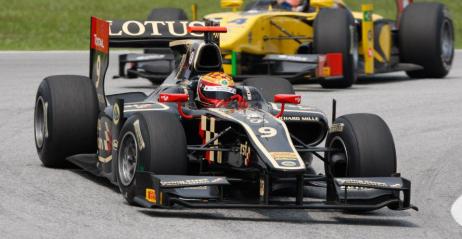 GP2, Sepang: Dublet Lotus GP w sprincie. Valsecchi dachowa