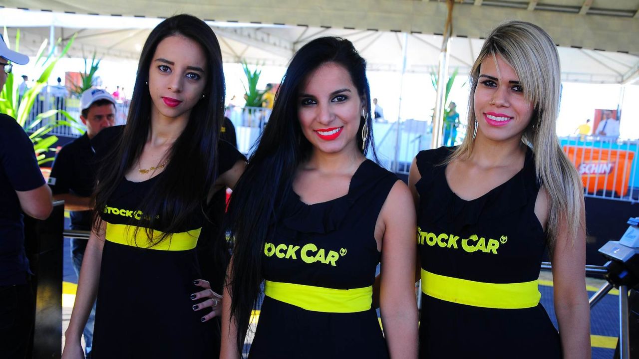 Grid Girls - sierpie 2015