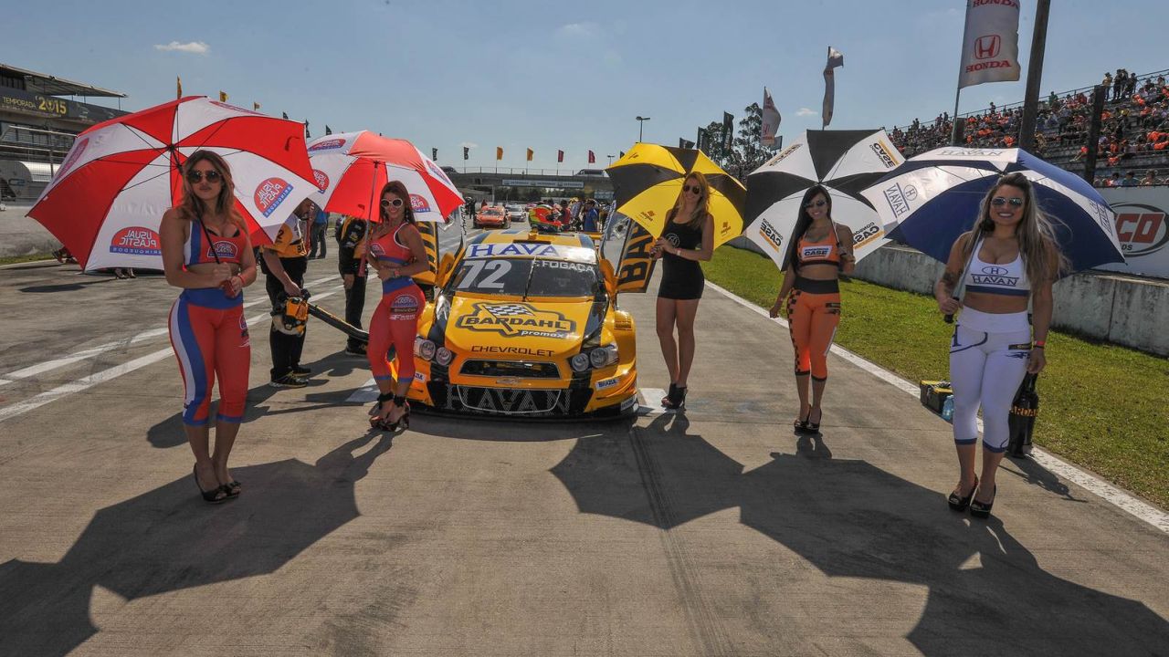 Grid Girls - sierpie 2015