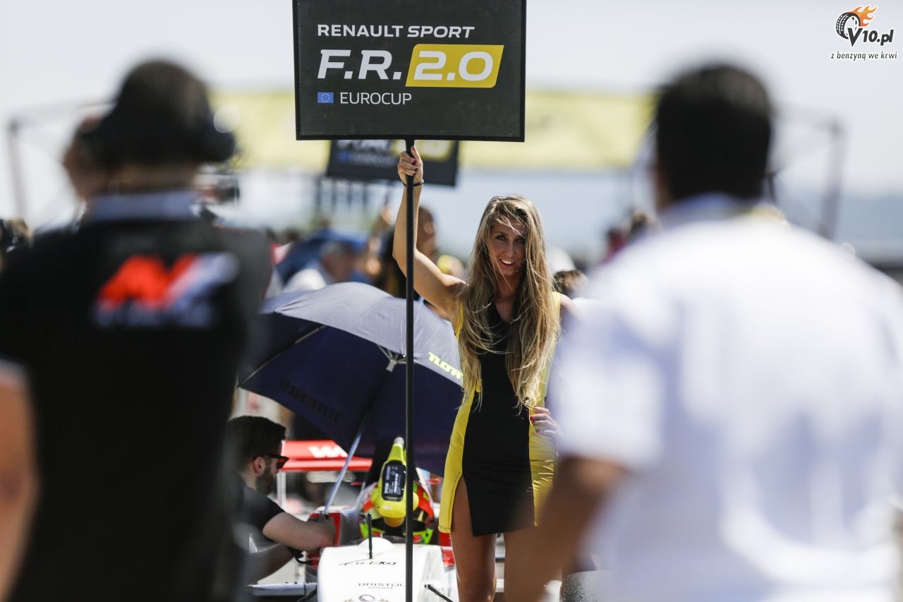 Grid Girls - sierpie 2016
