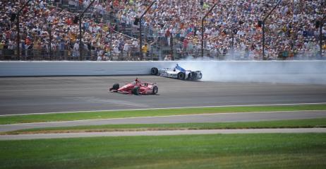 Wideo: Bezpardonowa walka o zwycistwo w Indianapolis 500 na ostatnim okreniu