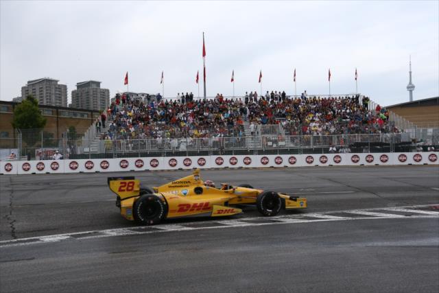 IndyCar: Conway zwycizc drugiego wycigu w Toronto. Wyprzedzi rywali ze zmian opon