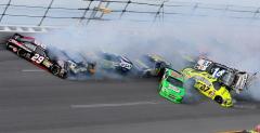 Wideo: Karambol 25 samochodw w NASCAR tu przed met na Talladega