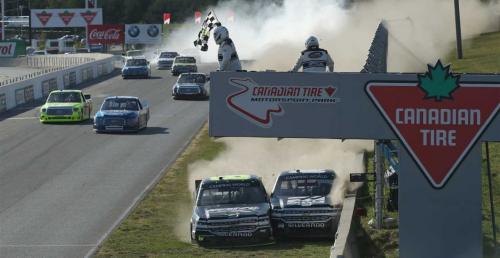 Szalony finisz wyścigu NASCAR