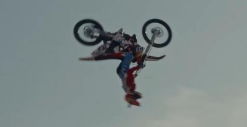 Marquez wkręcił fanów backflipem