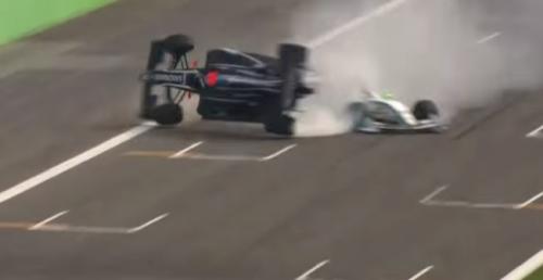 Potny wypadek na Monzy w wycigu World Series by Renault