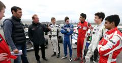 Gosia Rdest dostaa wskazwki od Marka Webbera podczas weekendu wycigowego BRDC F4 na Silverstone