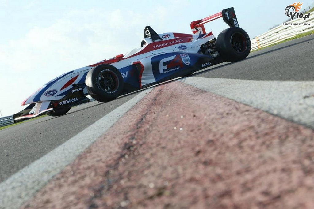 Gosia Rdest wystartuje w BRDC Formule 4!