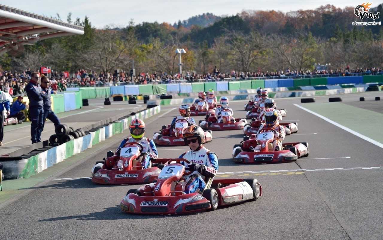 Fernando Alonso dosiad motocykl MotoGP