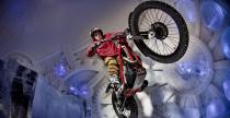 As trialu i popisy w gigantycznym igloo