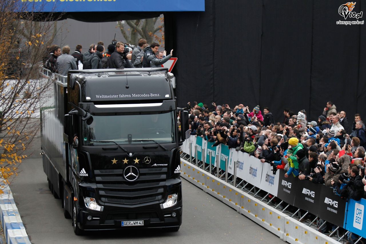 Mercedes - Stars & Cars 2014