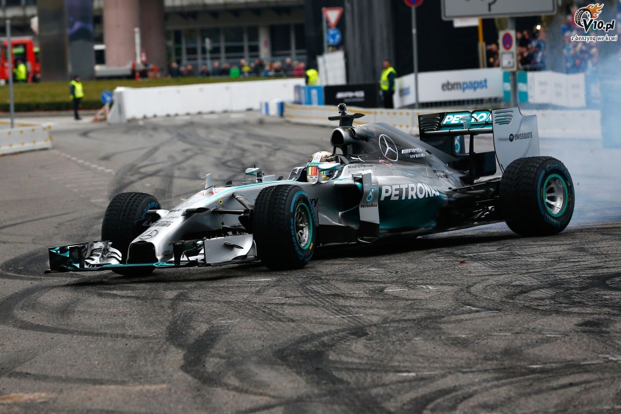 Mercedes - Stars & Cars 2014