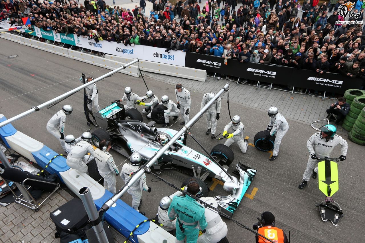 Mercedes - Stars & Cars 2014