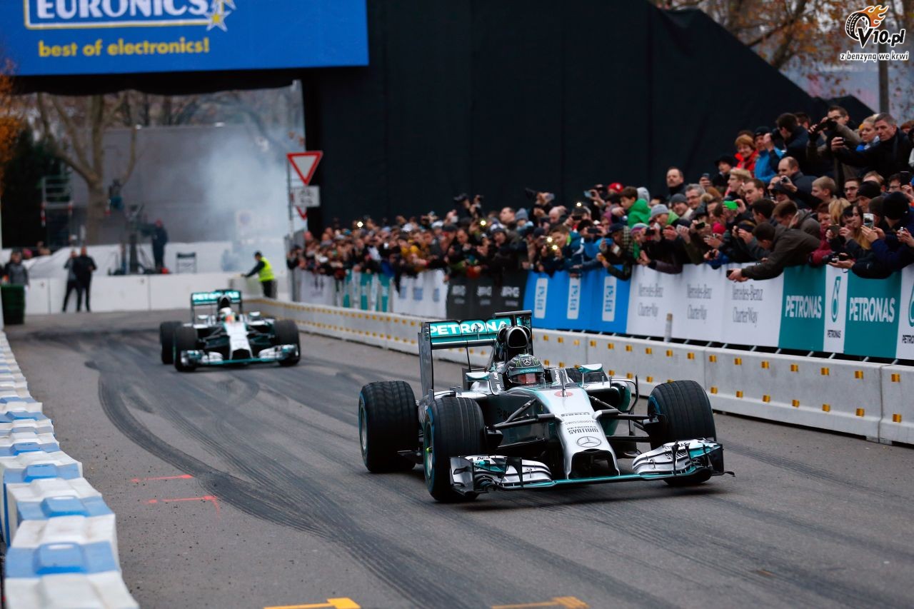 Mercedes - Stars & Cars 2014