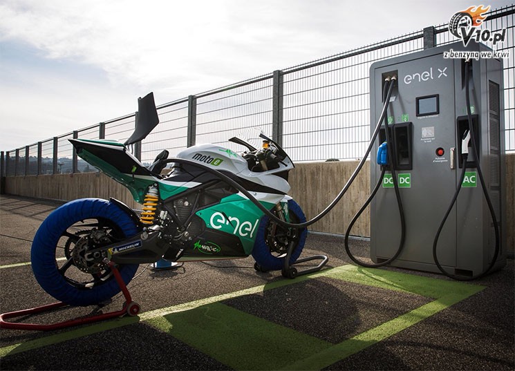 MotoE: Elektryczne motocykle poszy z dymem