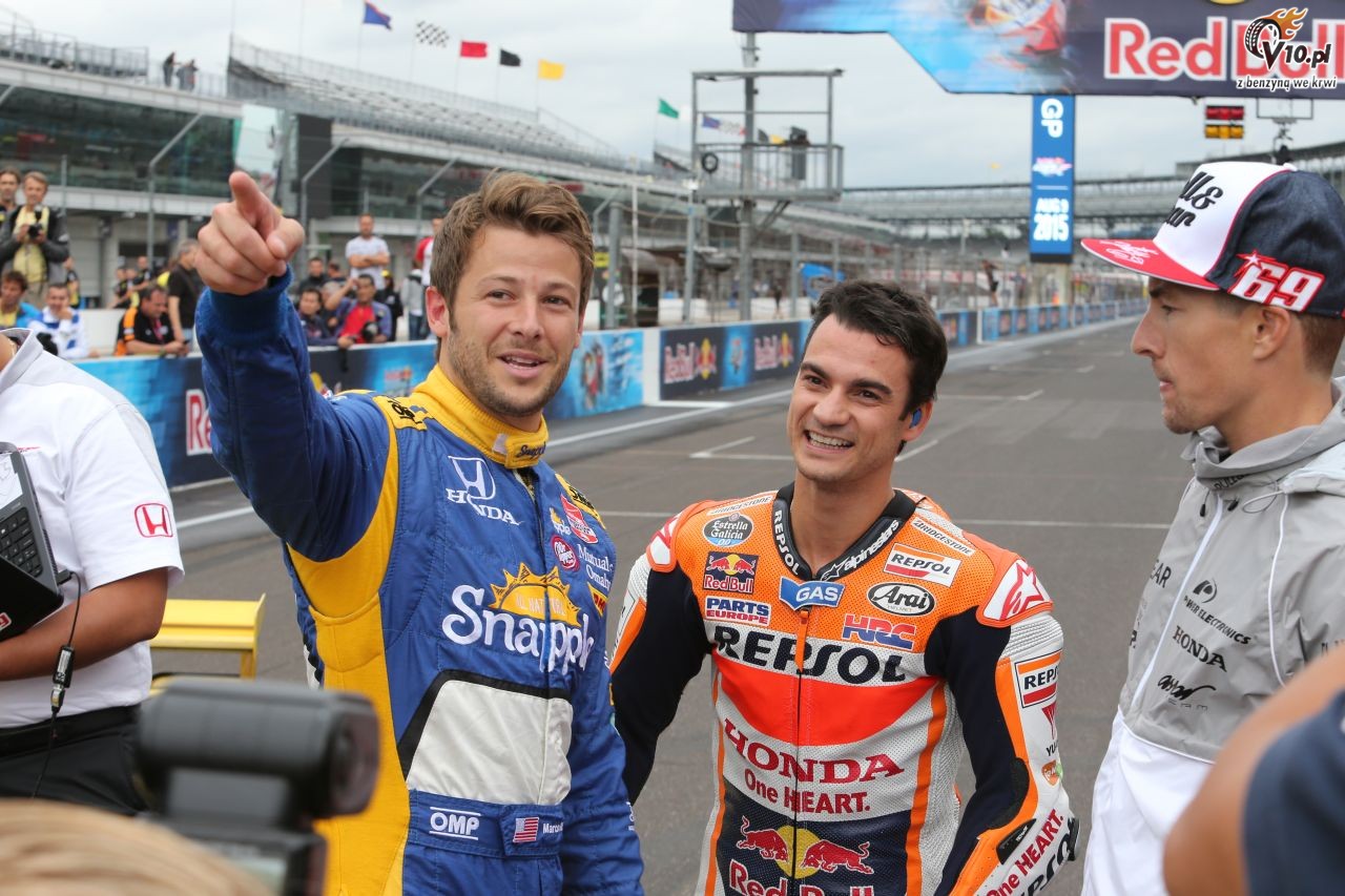 Motocykl MotoGP vs bolid IndyCar na torze Indianapolis