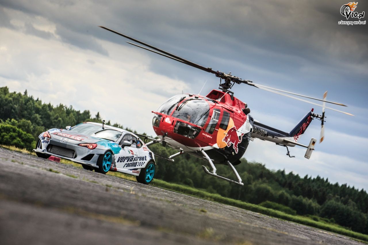 Kuba Przygoński, Felix Baumgartner i drifting z helikopterem na ogonie