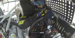 Valentino Rossi konkurencyjny w samochodzie NASCAR
