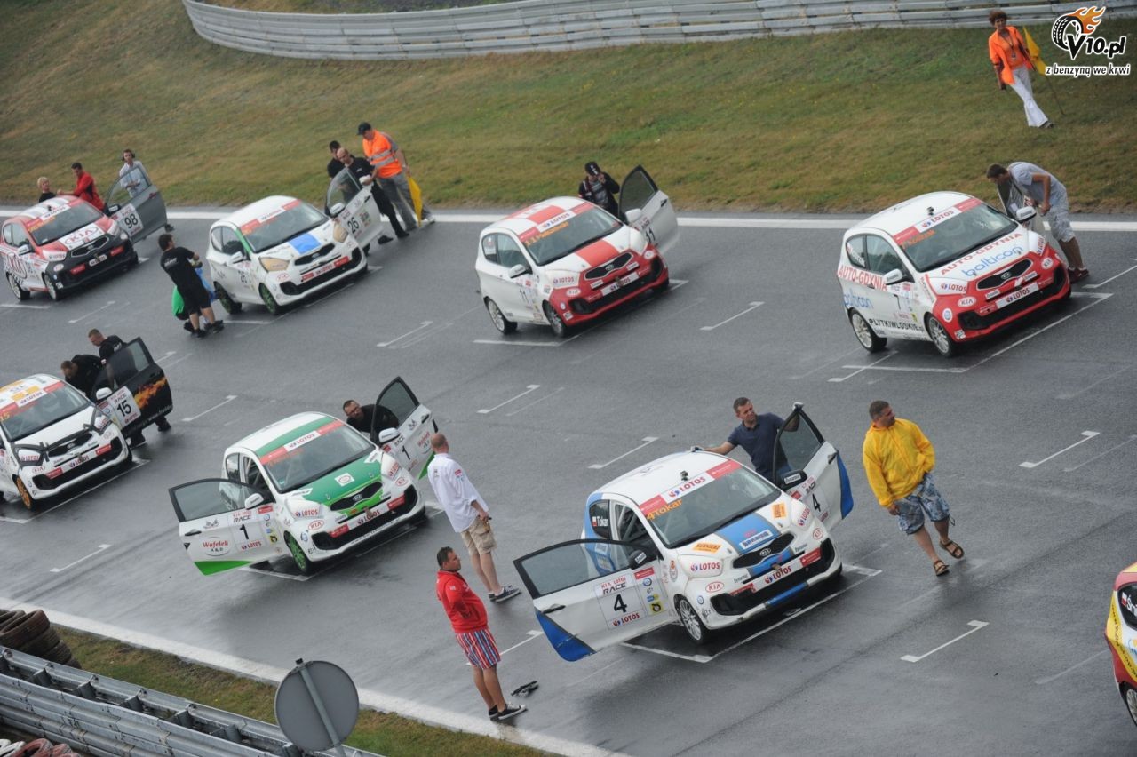 Kia Lotos Race na torze w Moście z kolosami