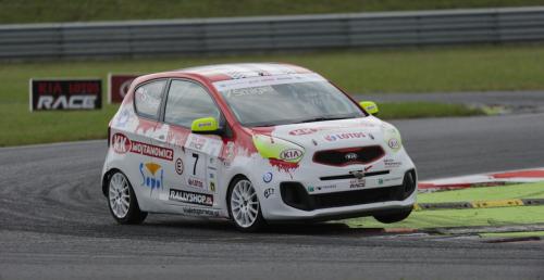 Kia Lotos Race: Śmigiel wygrywa kwalifikacje w Moście po anulowaniu czasu Tokarowi