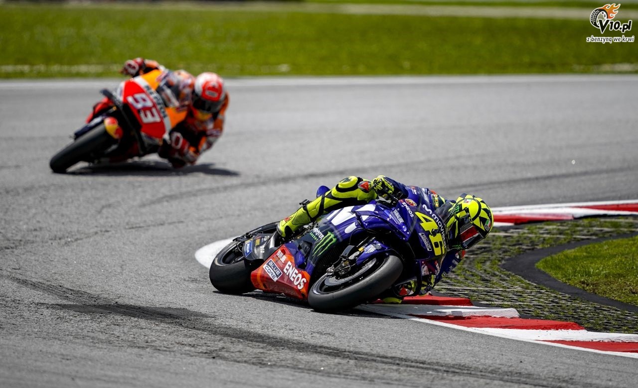 Valentino Rossi przed Markiem Marquezem