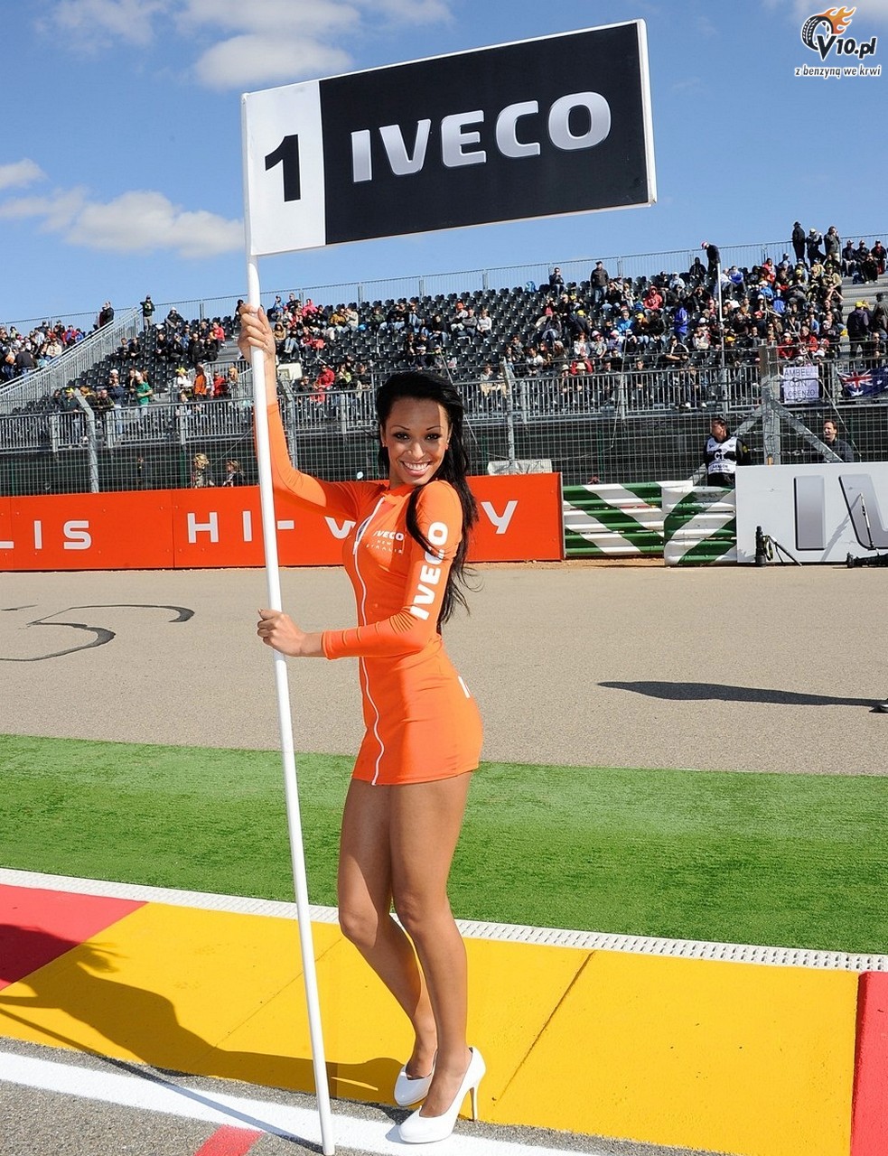 MotoGP 2012: Grid Girls z padoku toru Aragon - foto i wideo