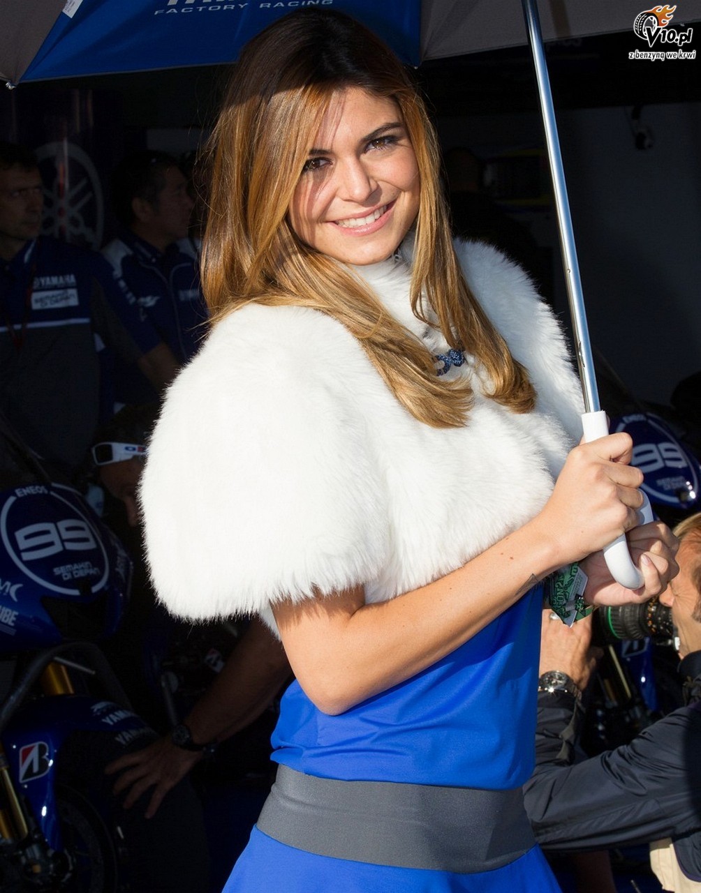 MotoGP 2012: Grid Girls z padoku toru Aragon - foto i wideo