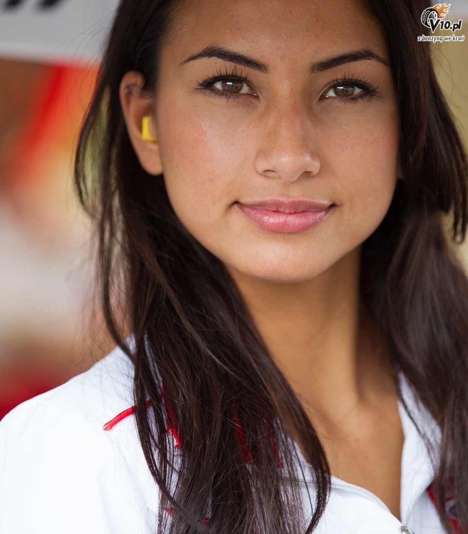 MotoGP 2012: Grid Girls z padoku toru Assen - foto i wideo