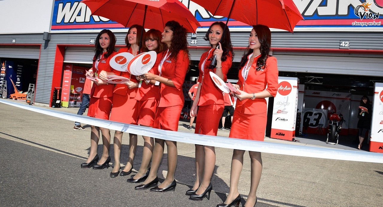 MotoGP 2012: Grid Girls z padoku japoskiego toru Motegi - foto i wideo