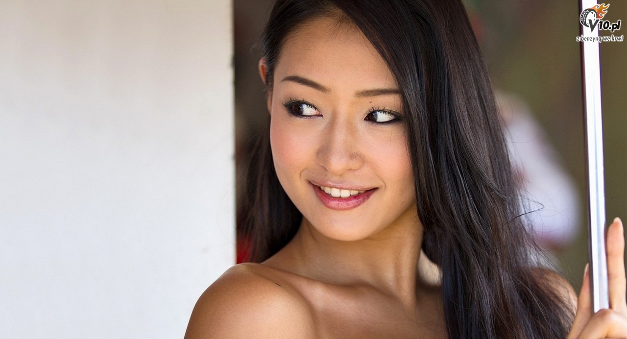 MotoGP 2012: Grid Girls z padoku japoskiego toru Motegi - foto i wideo