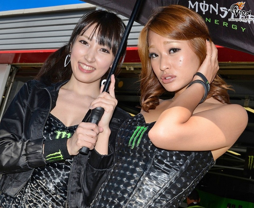 MotoGP 2012: Grid Girls z padoku japoskiego toru Motegi - foto i wideo