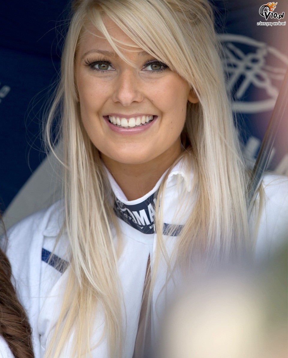 MotoGP 2012: Grid Girls z padoku australijskiego toru Phillip Island - foto i wideo