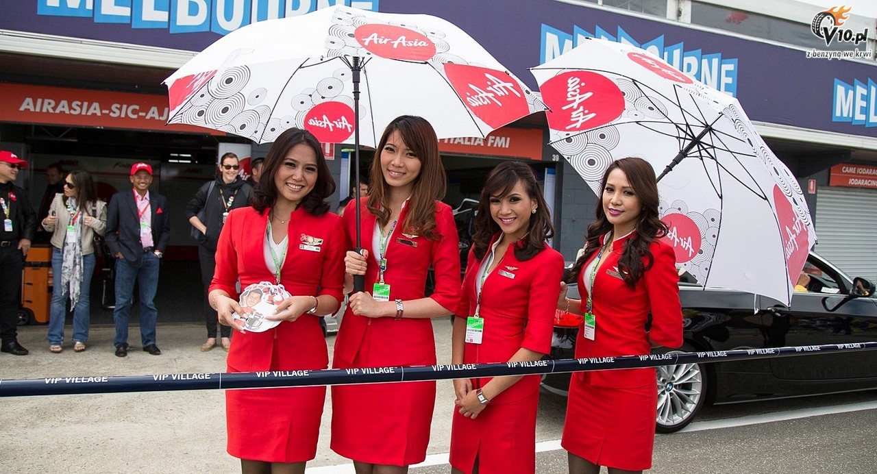 MotoGP 2012: Grid Girls z padoku australijskiego toru Phillip Island - foto i wideo