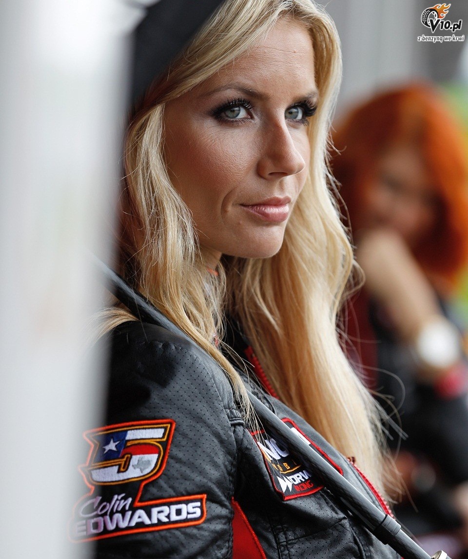 MotoGP 2012: Grid Girls z padoku toru Sachsenring - foto i wideo