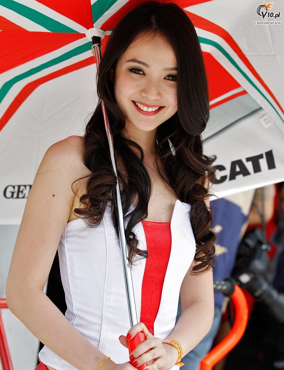 MotoGP 2012: Grid Girls z padoku malezyjskiego toru Sepang - foto i wideo