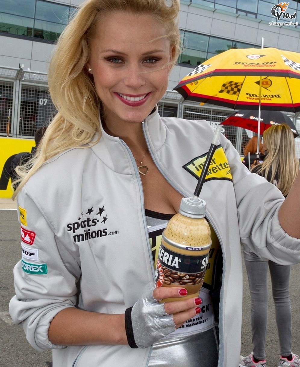 MotoGP 2012: Grid Girls z padoku toru Silverstone - foto i wideo
