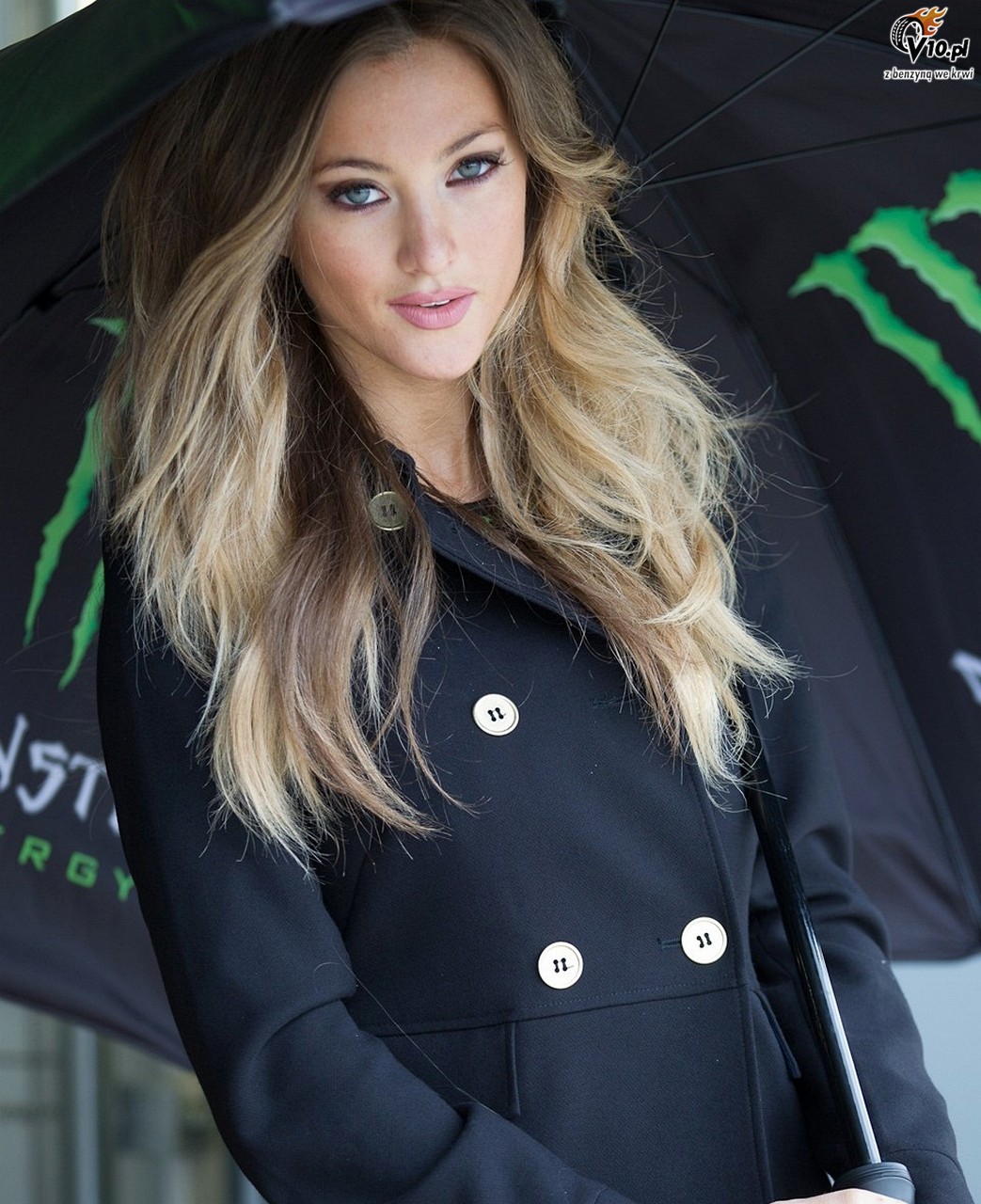MotoGP 2012: Grid Girls z padoku toru Silverstone - foto i wideo